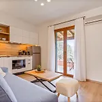 Lola Apartments