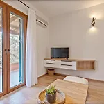 Lola Apartments